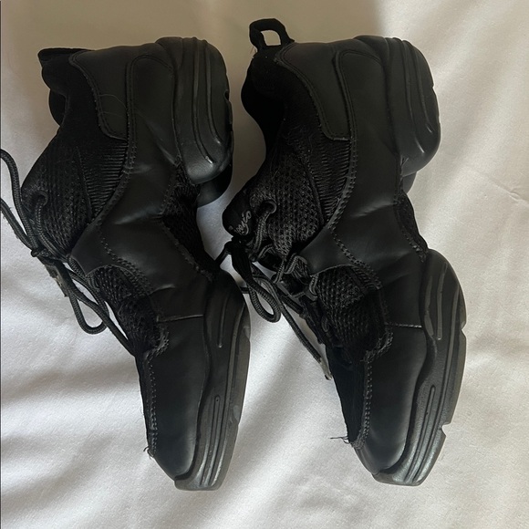 CAPEZIO Black Toggle Dance Sneaker Canvas Size 10 - Picture 2 of 5